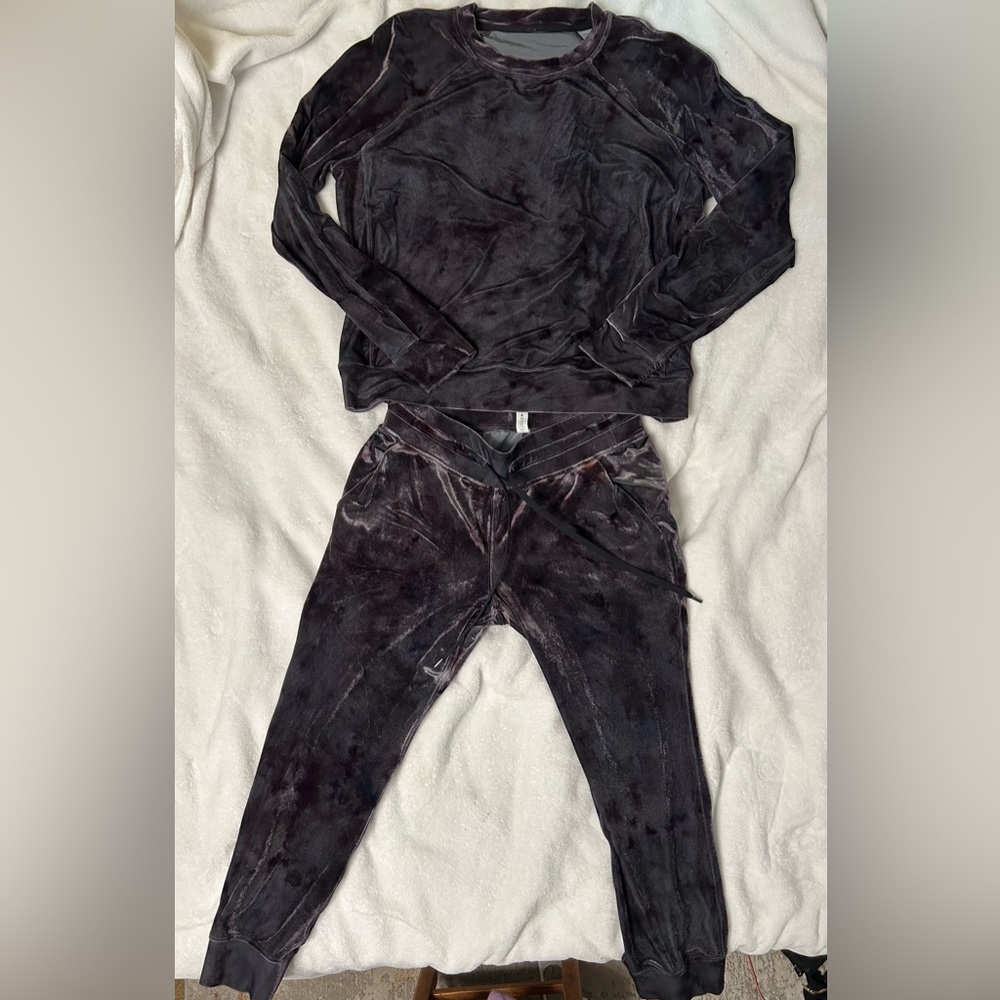 lululemon athletica Velvet Cropped Pants in Dark Purple